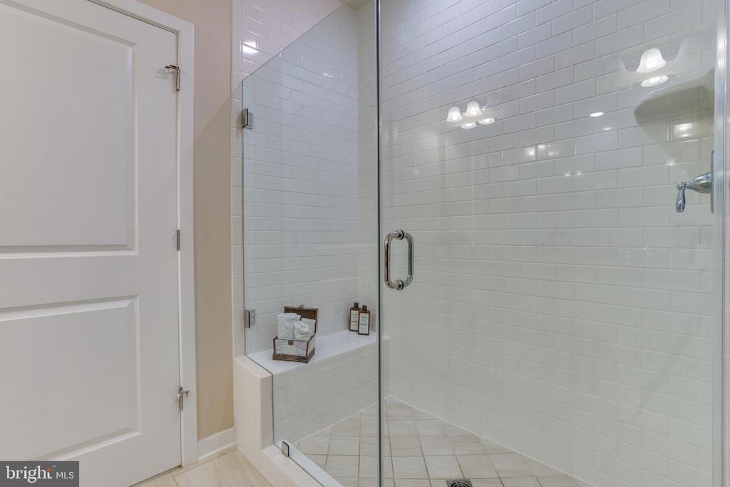 3989 NORTON PLACE 305