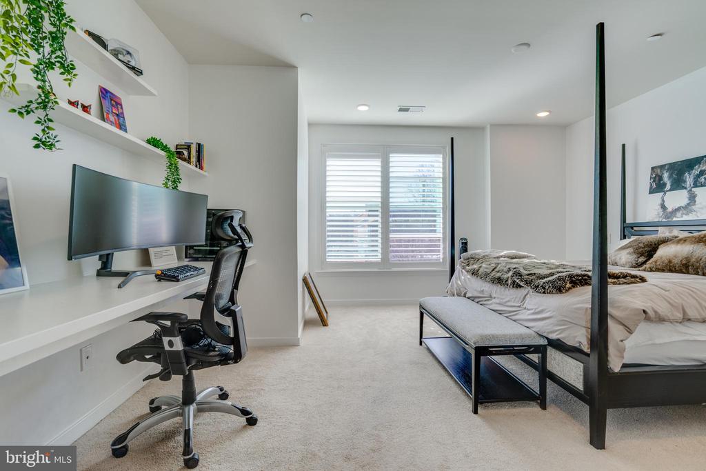 3989 NORTON PLACE 305