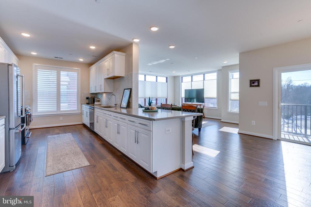 3989 NORTON PLACE 305