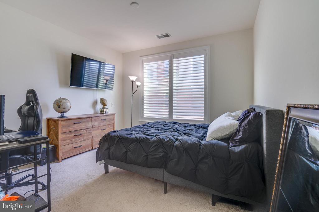 3989 NORTON PLACE 305