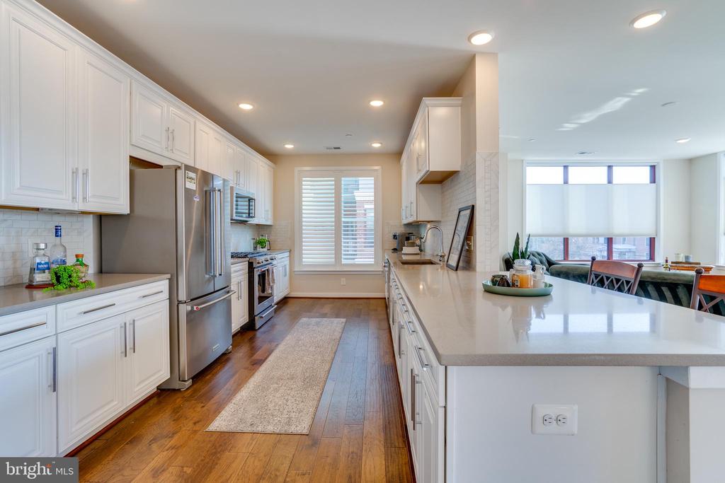 3989 NORTON PLACE 305