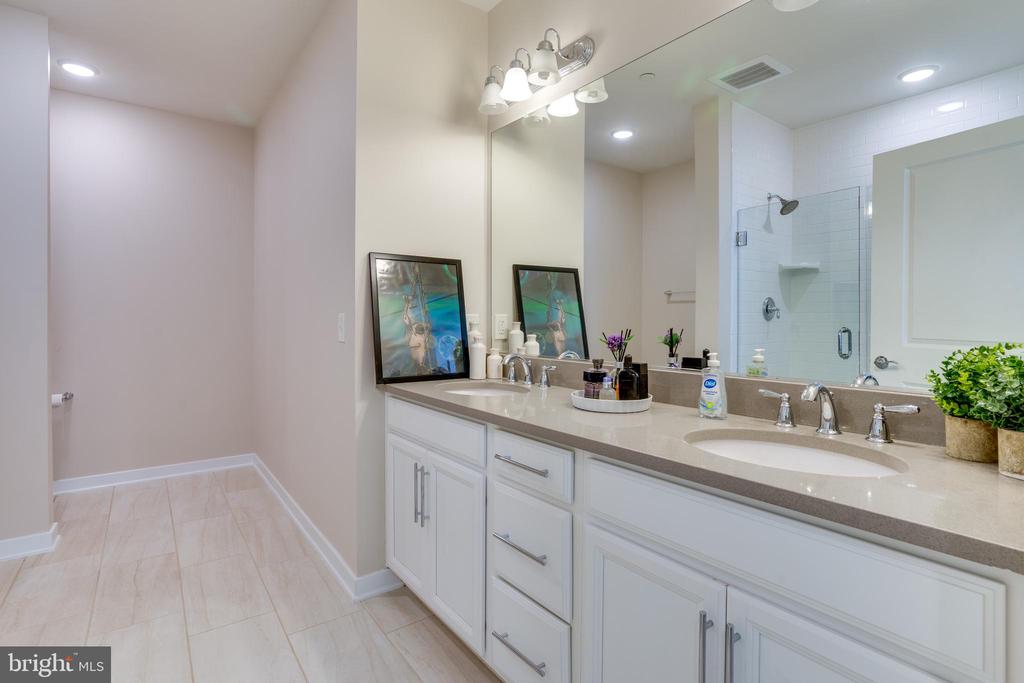 3989 NORTON PLACE 305