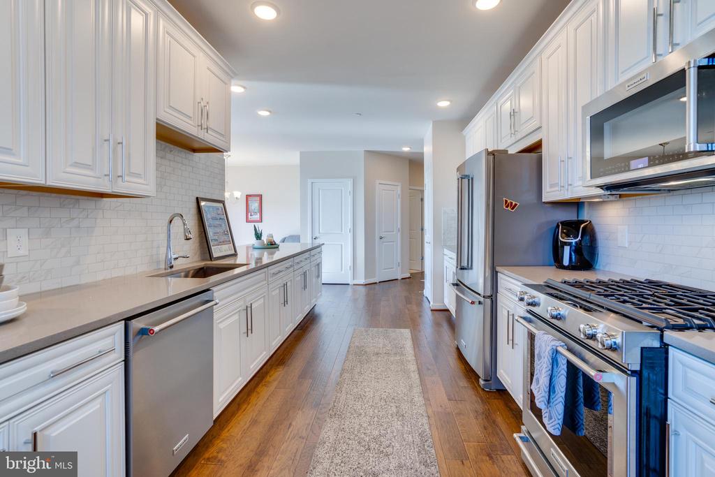 3989 NORTON PLACE 305