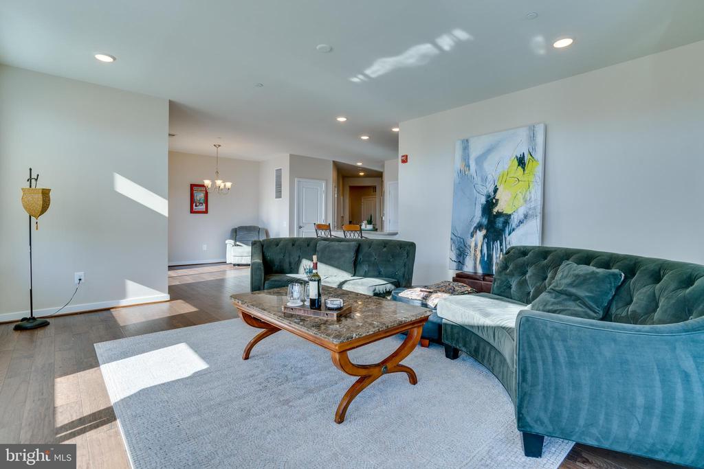 3989 NORTON PLACE 305