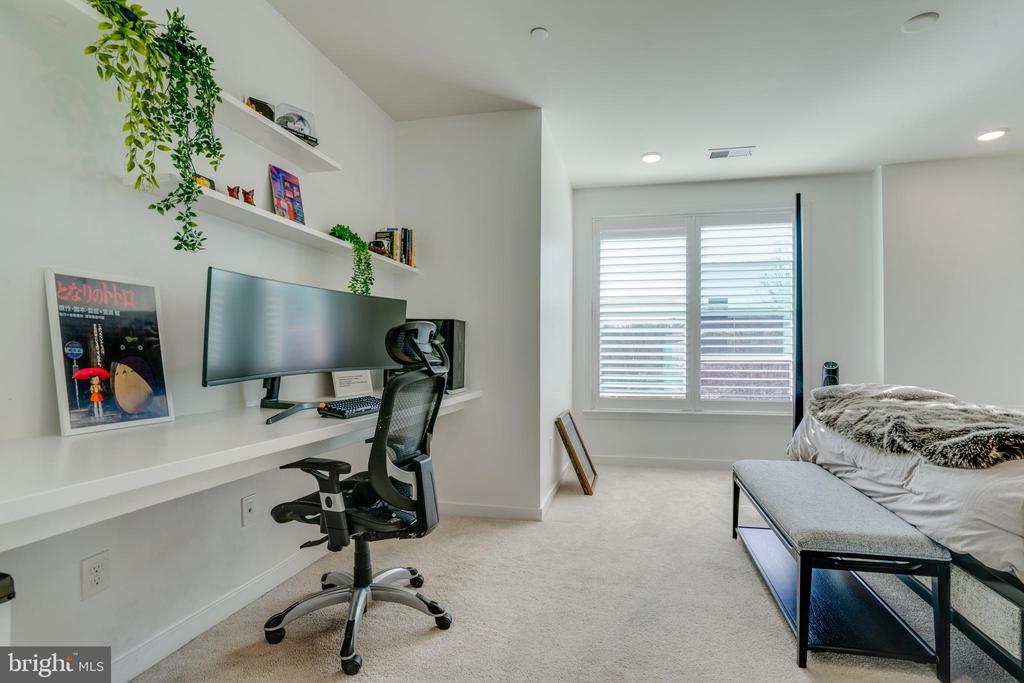 3989 NORTON PLACE 305