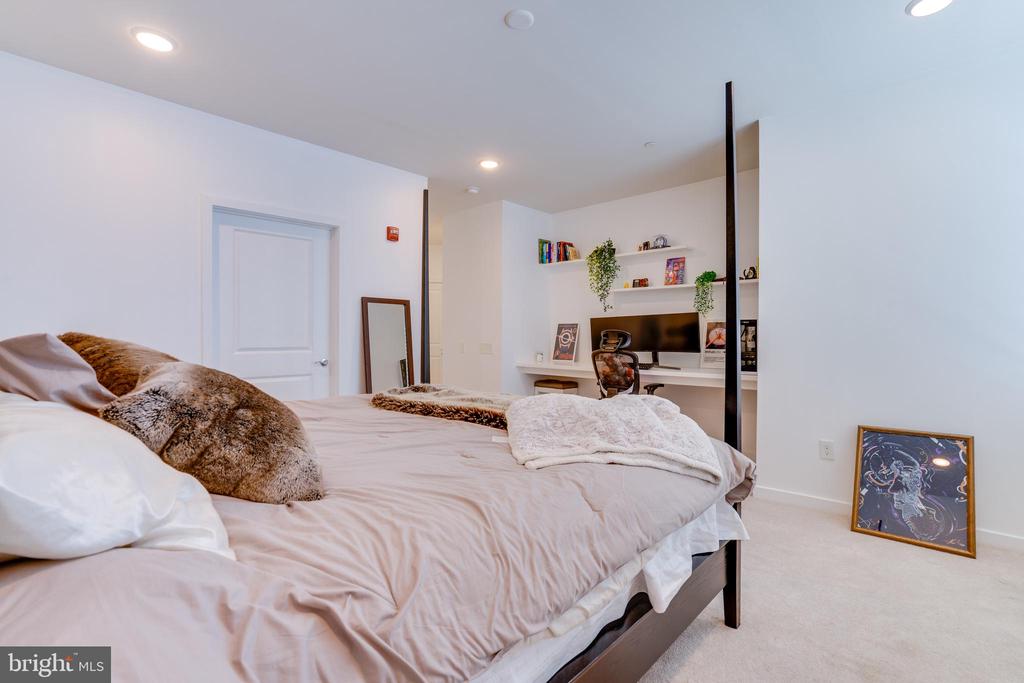 3989 NORTON PLACE 305