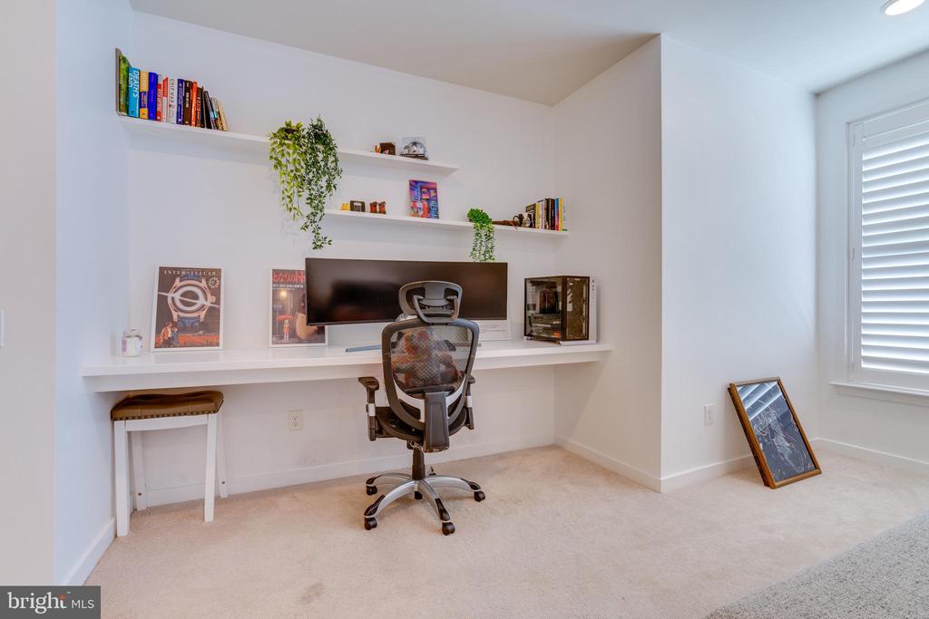 3989 NORTON PLACE 305