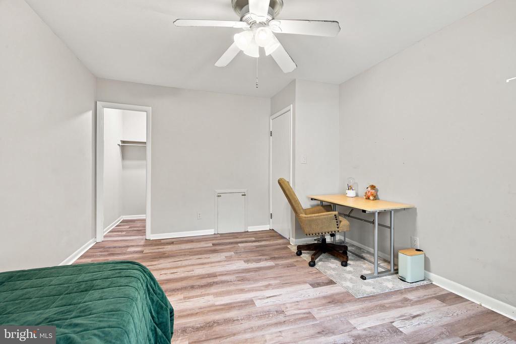 3814 LYNDHURST DRIVE Unit: 203
