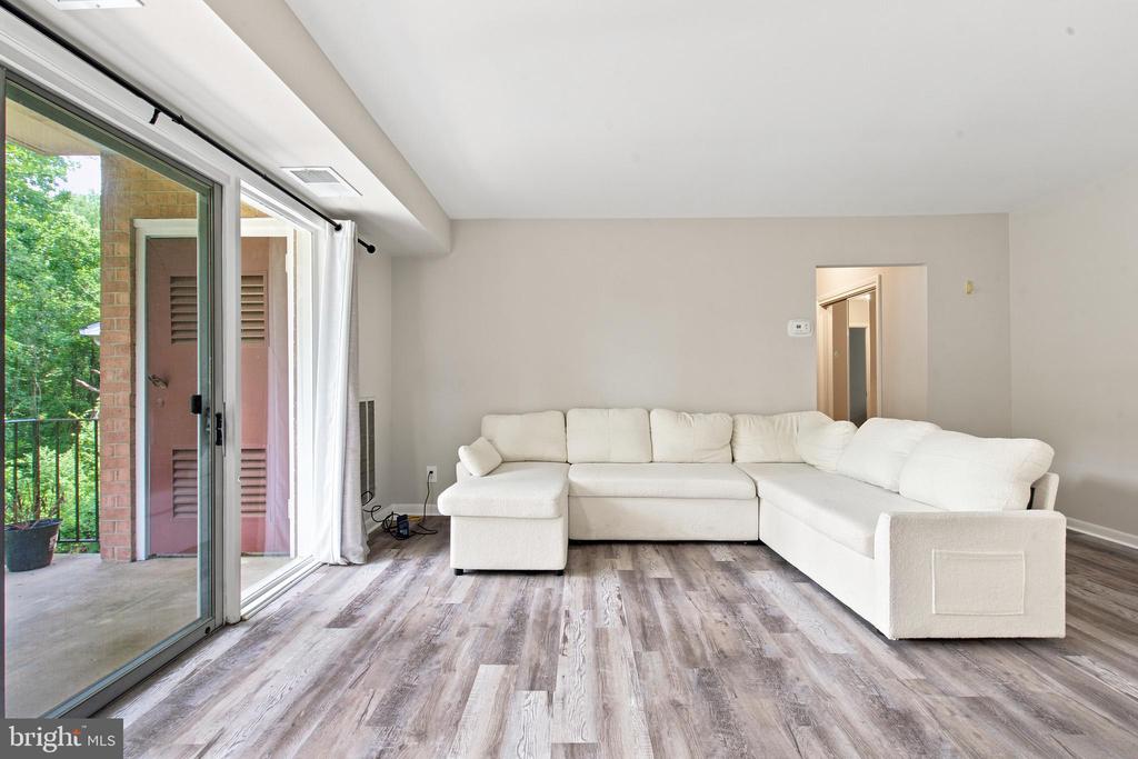 3814 LYNDHURST DRIVE Unit: 203