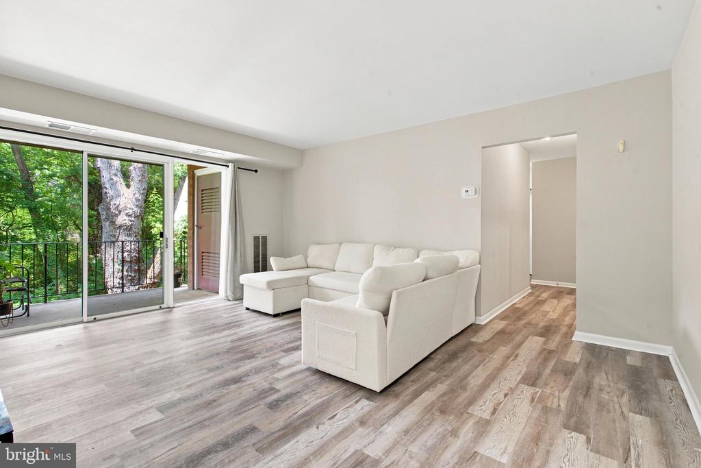 3814 LYNDHURST DRIVE Unit: 203
