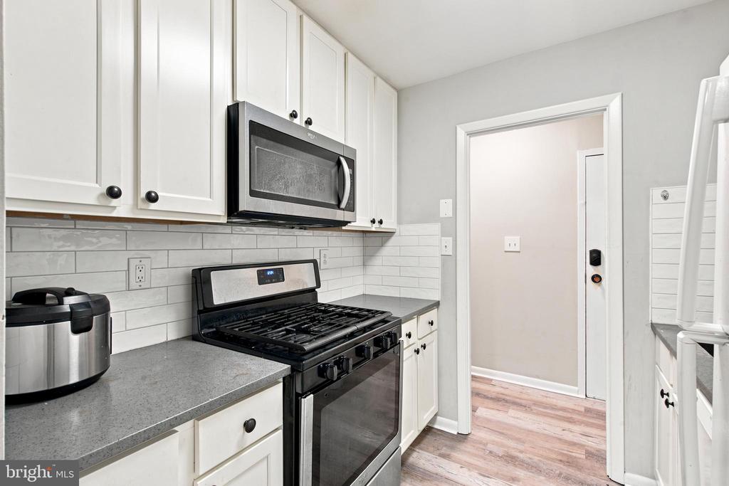 3814 LYNDHURST DRIVE Unit: 203