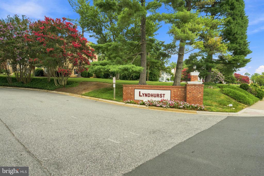 3814 LYNDHURST DRIVE Unit: 203