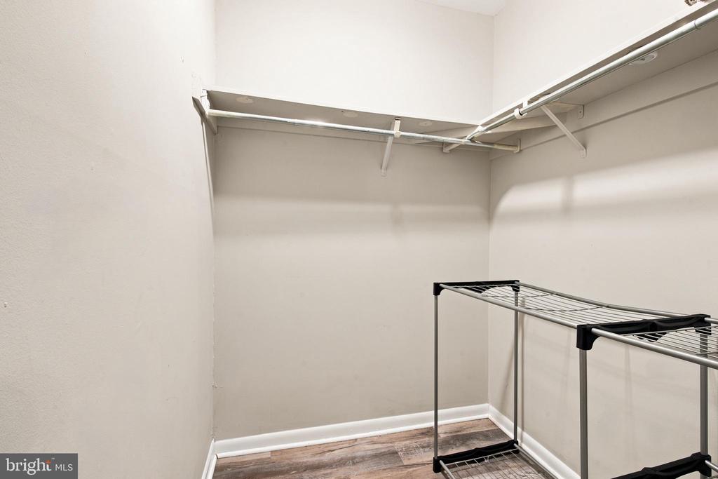 3814 LYNDHURST DRIVE Unit: 203
