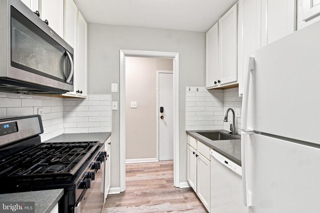 3814 LYNDHURST DRIVE Unit: 203