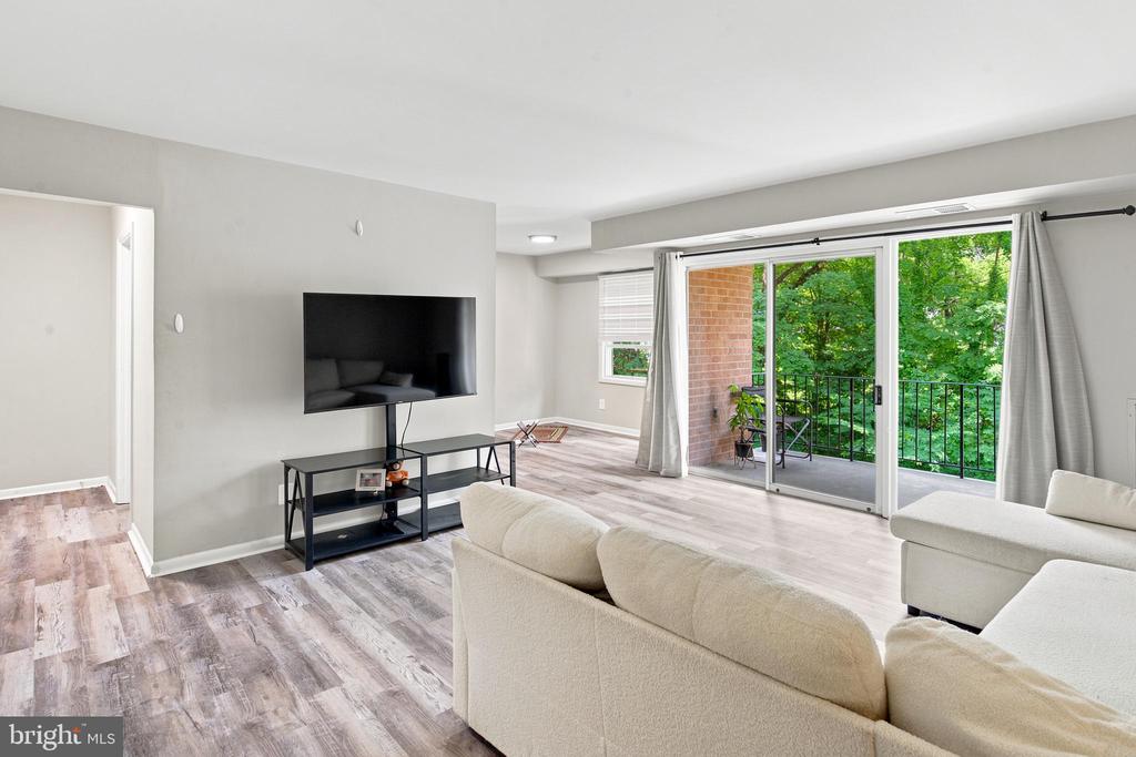 3814 LYNDHURST DRIVE Unit: 203