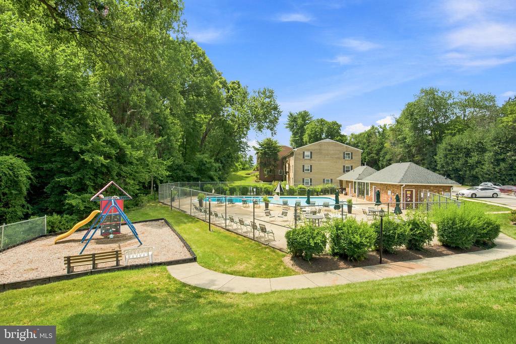 3814 LYNDHURST DRIVE Unit: 203