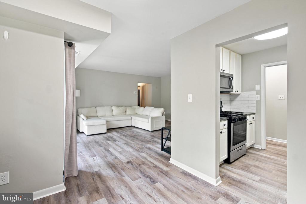 3814 LYNDHURST DRIVE Unit: 203