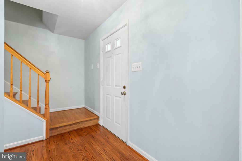 7209 WOODS EDGE COURT
