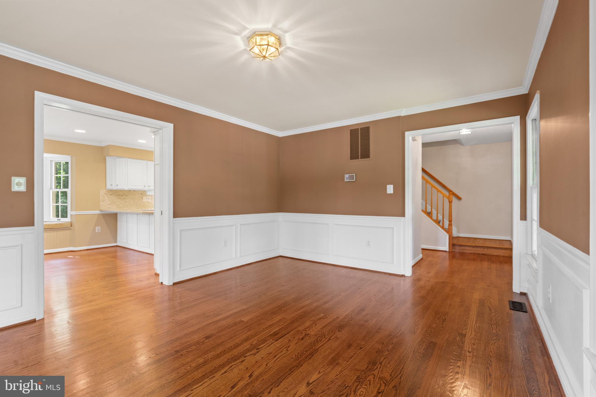 7209 WOODS EDGE COURT