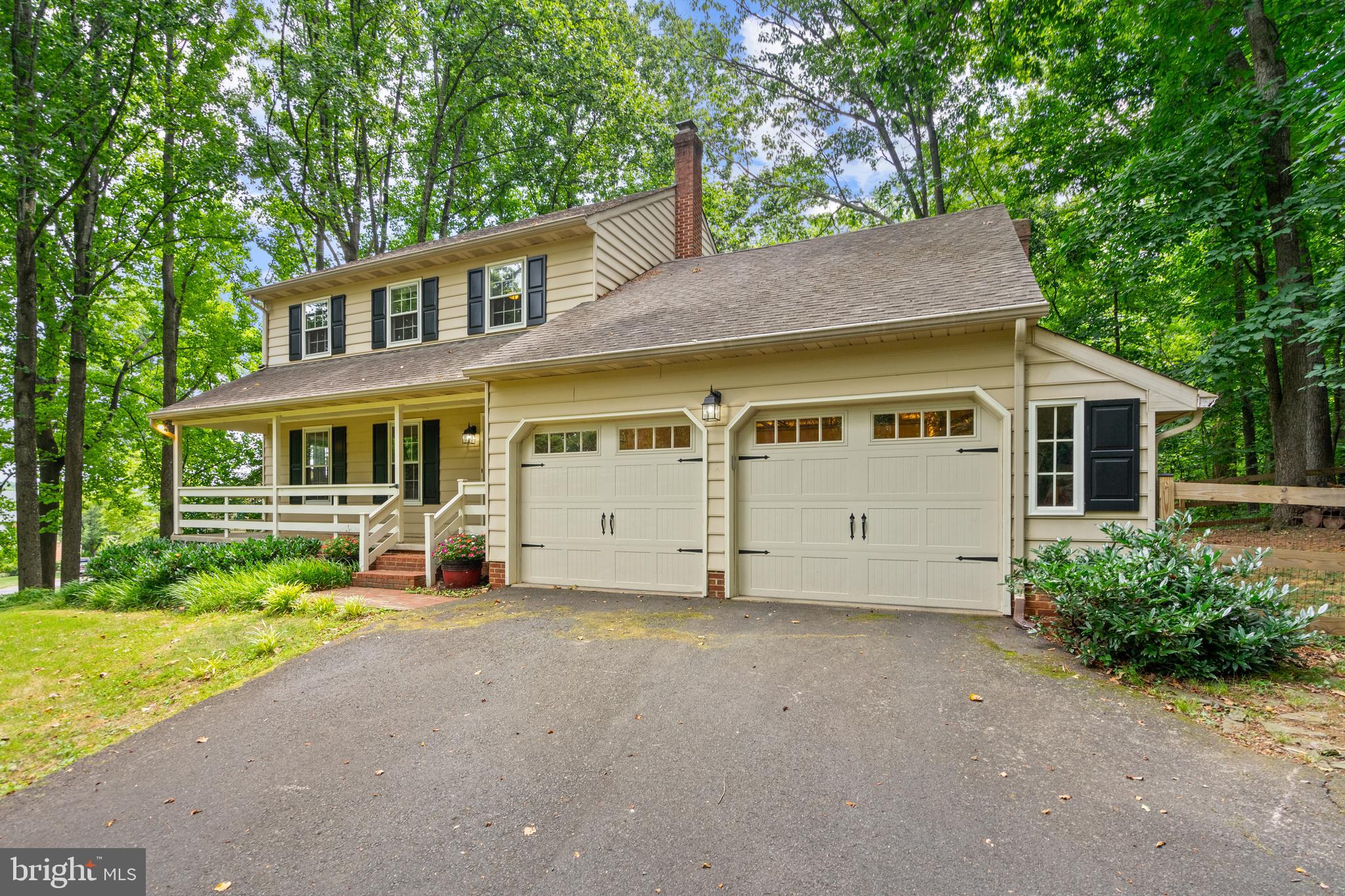 7209 WOODS EDGE COURT