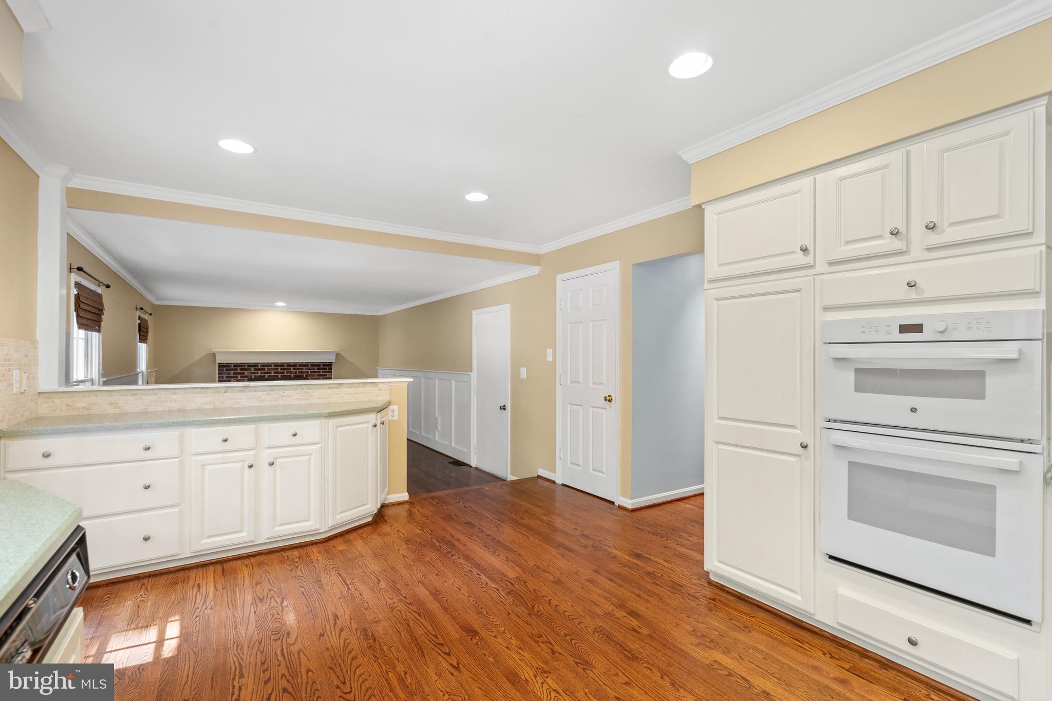 7209 WOODS EDGE COURT