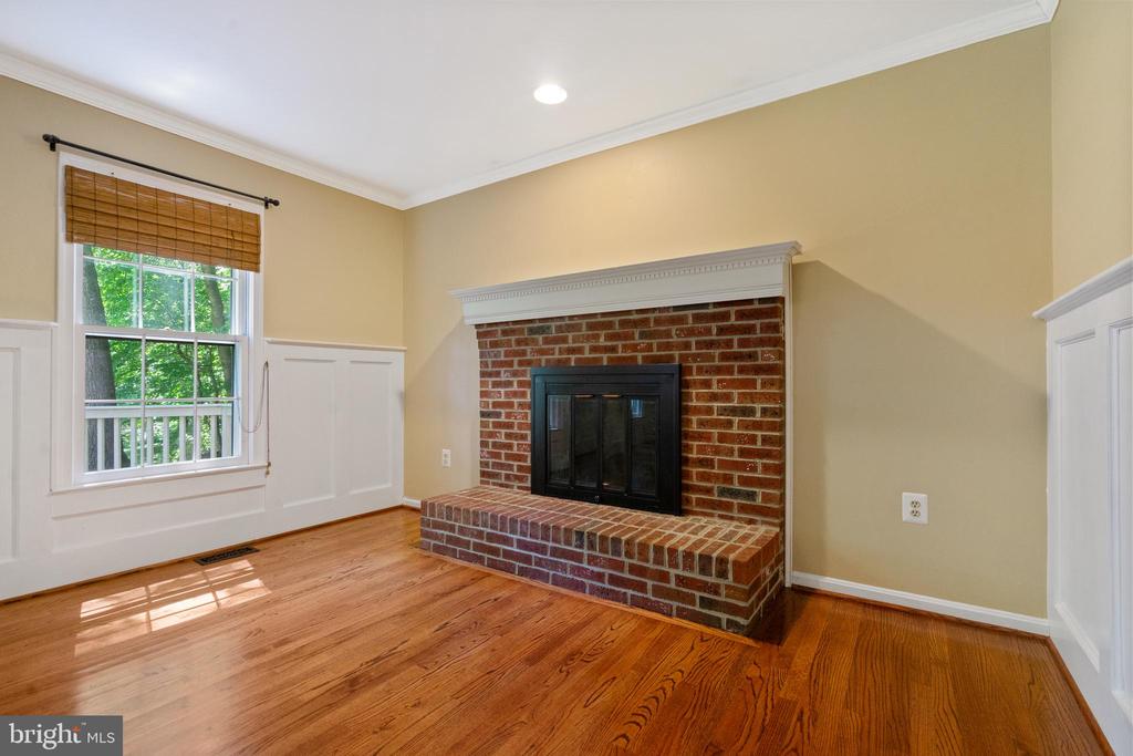 7209 WOODS EDGE COURT