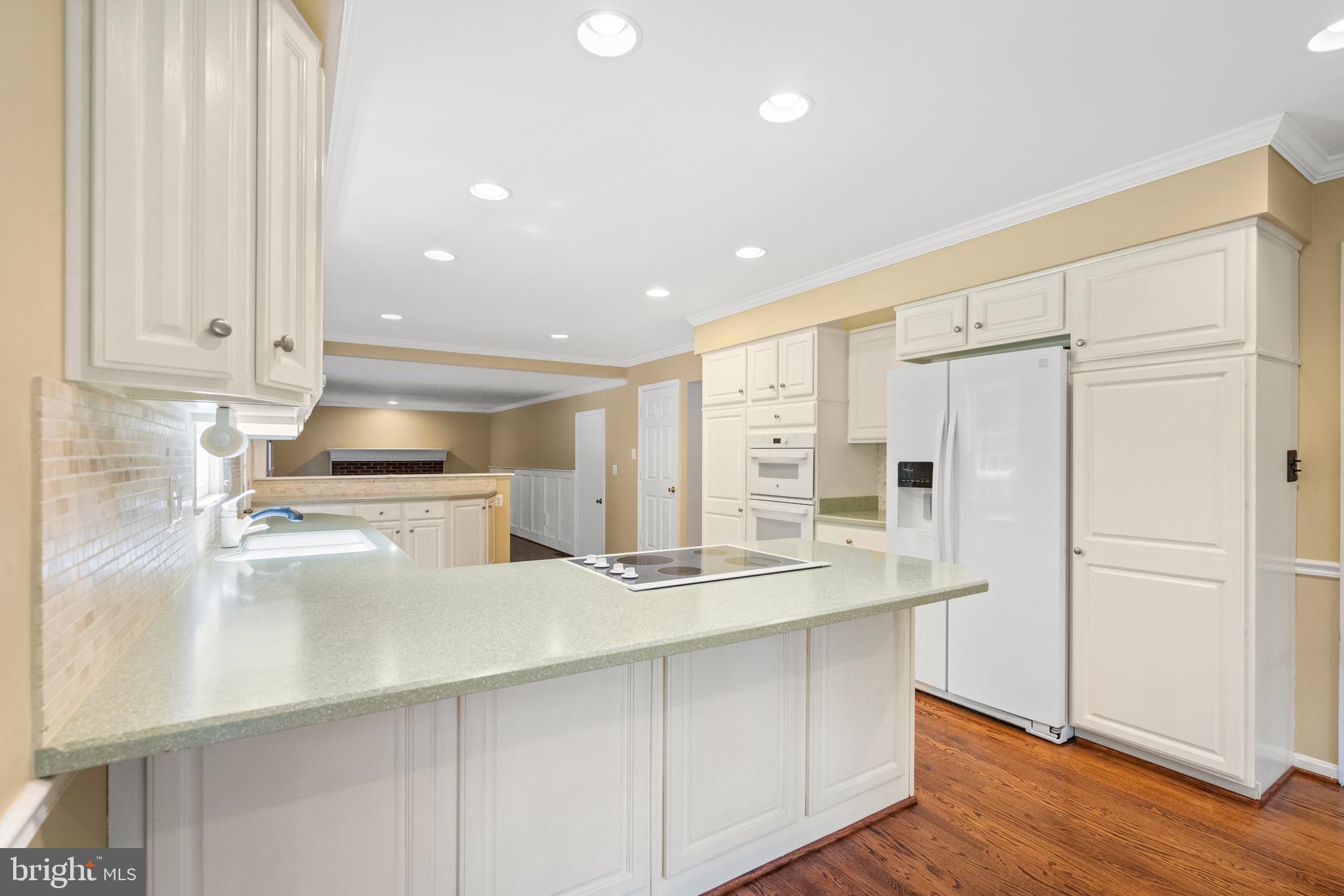 7209 WOODS EDGE COURT
