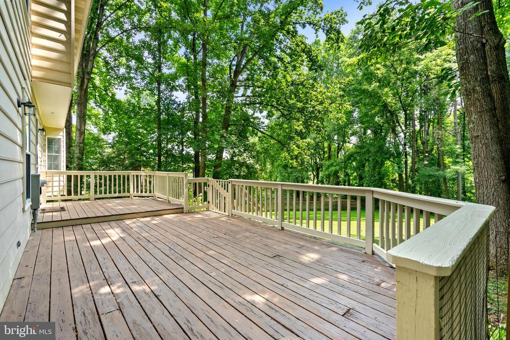 7209 WOODS EDGE COURT