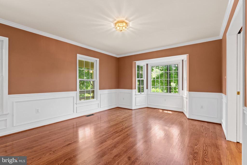7209 WOODS EDGE COURT
