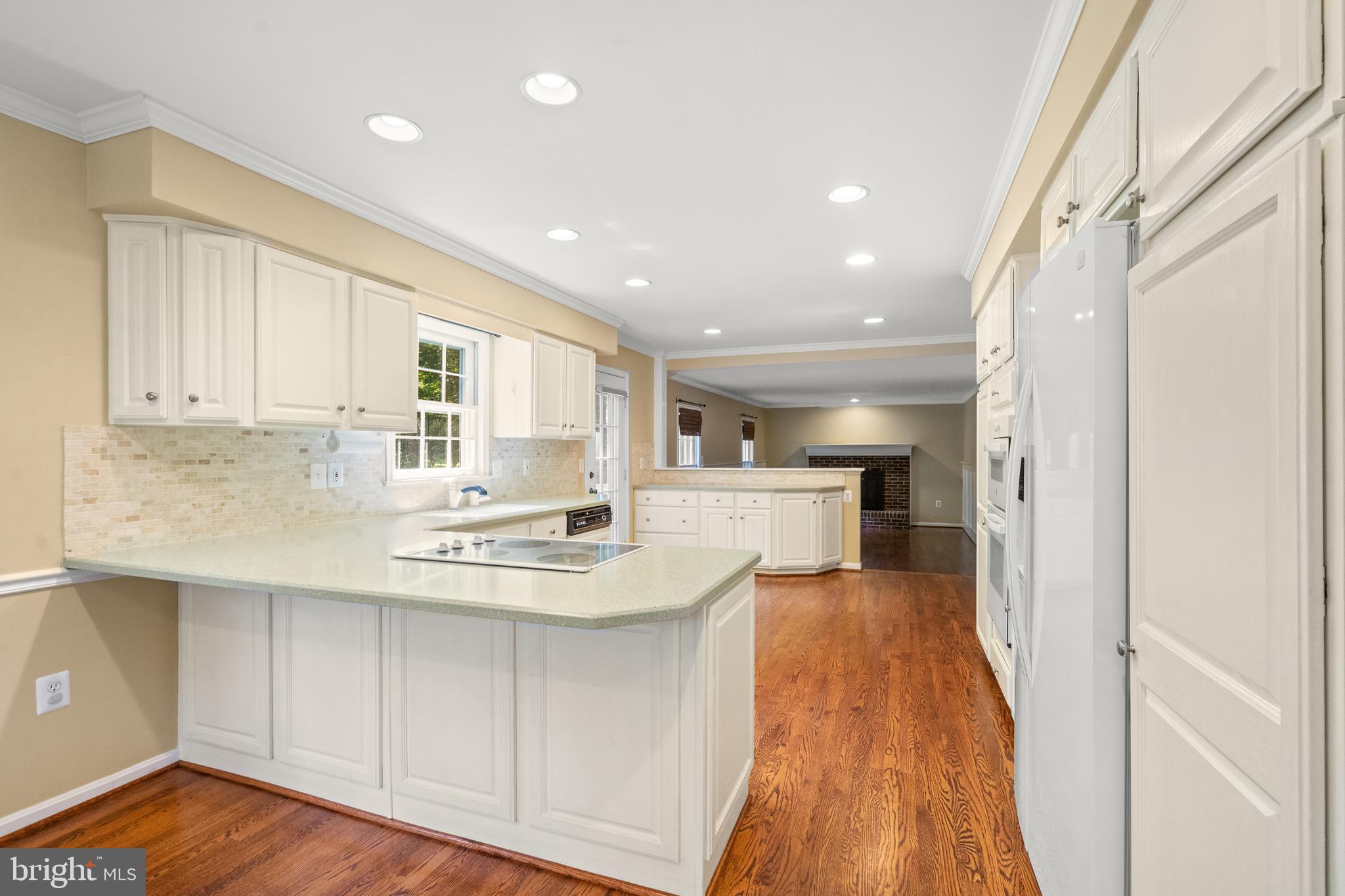 7209 WOODS EDGE COURT