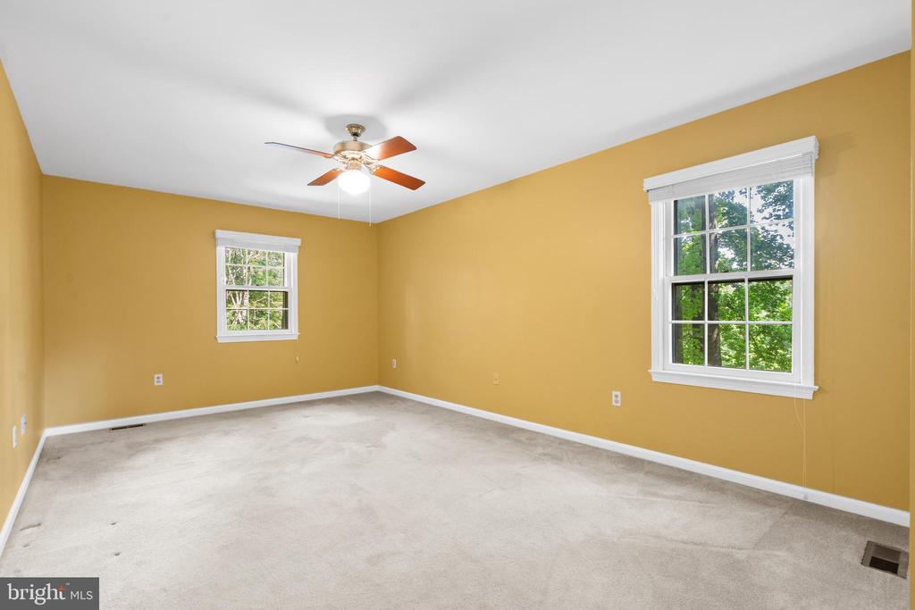 7209 WOODS EDGE COURT