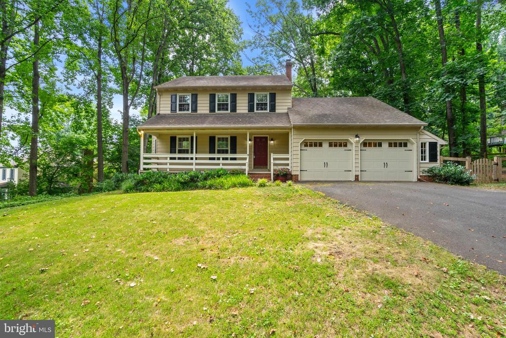 7209 WOODS EDGE COURT