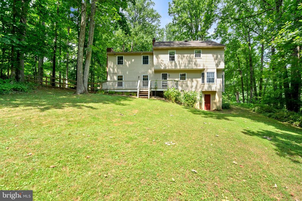 7209 WOODS EDGE COURT