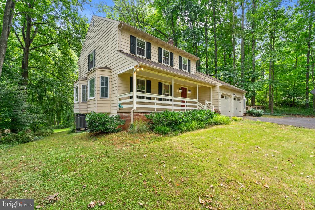 7209 WOODS EDGE COURT