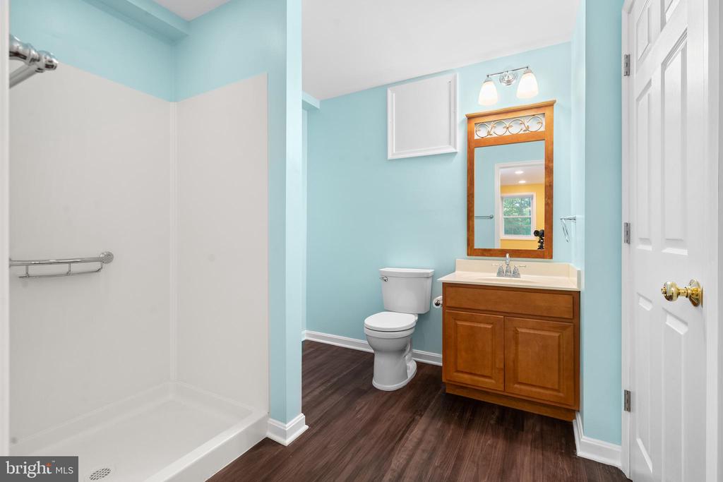 7209 WOODS EDGE COURT