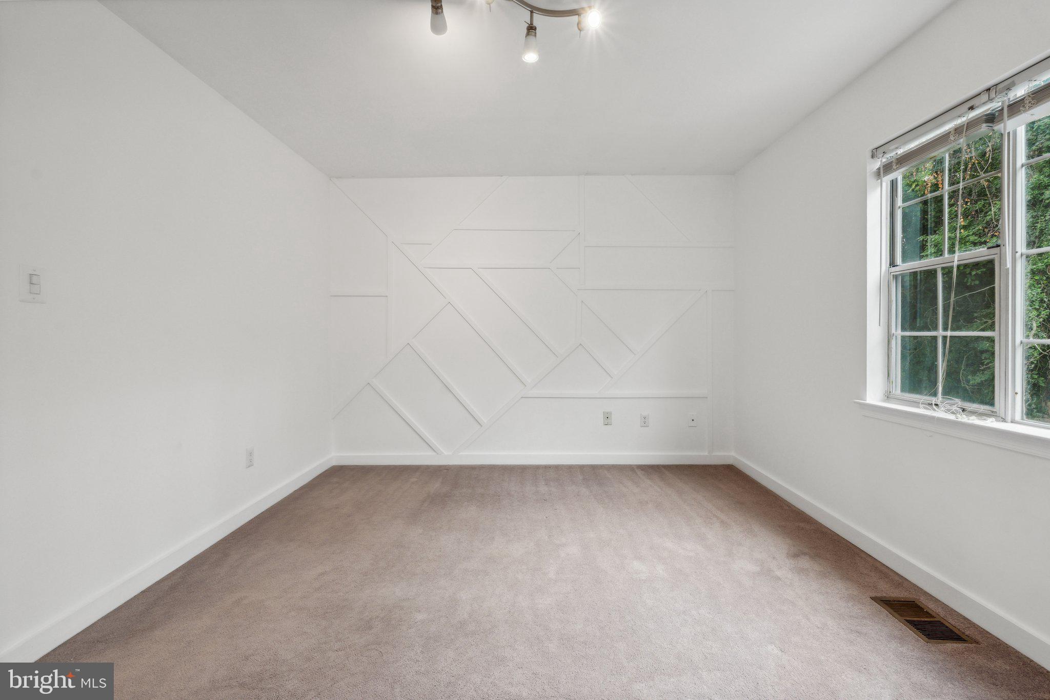 216 FAIRFIELD DRIVE