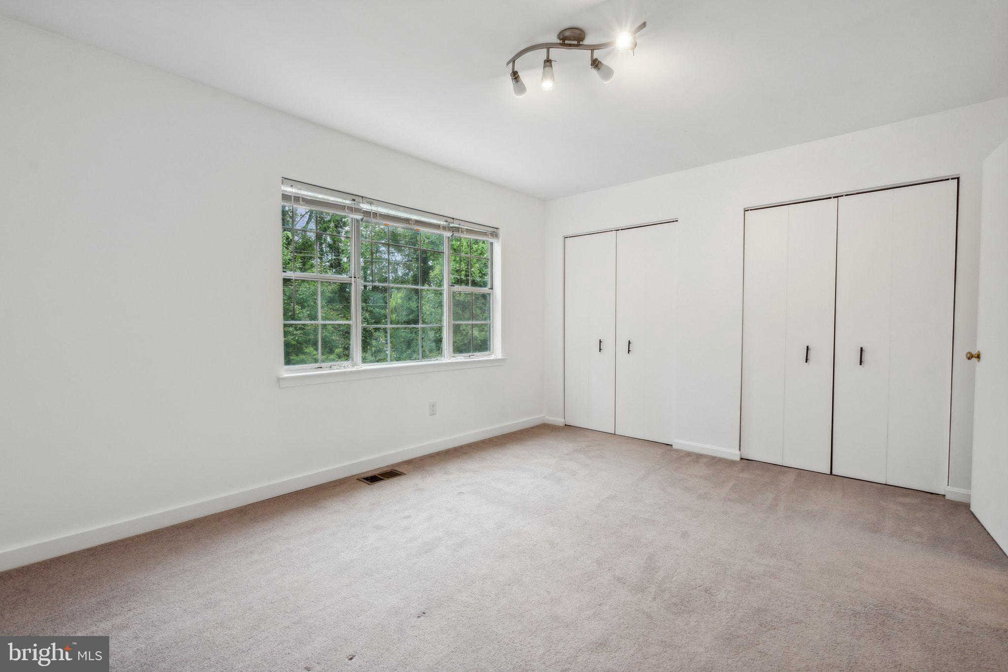 216 FAIRFIELD DRIVE