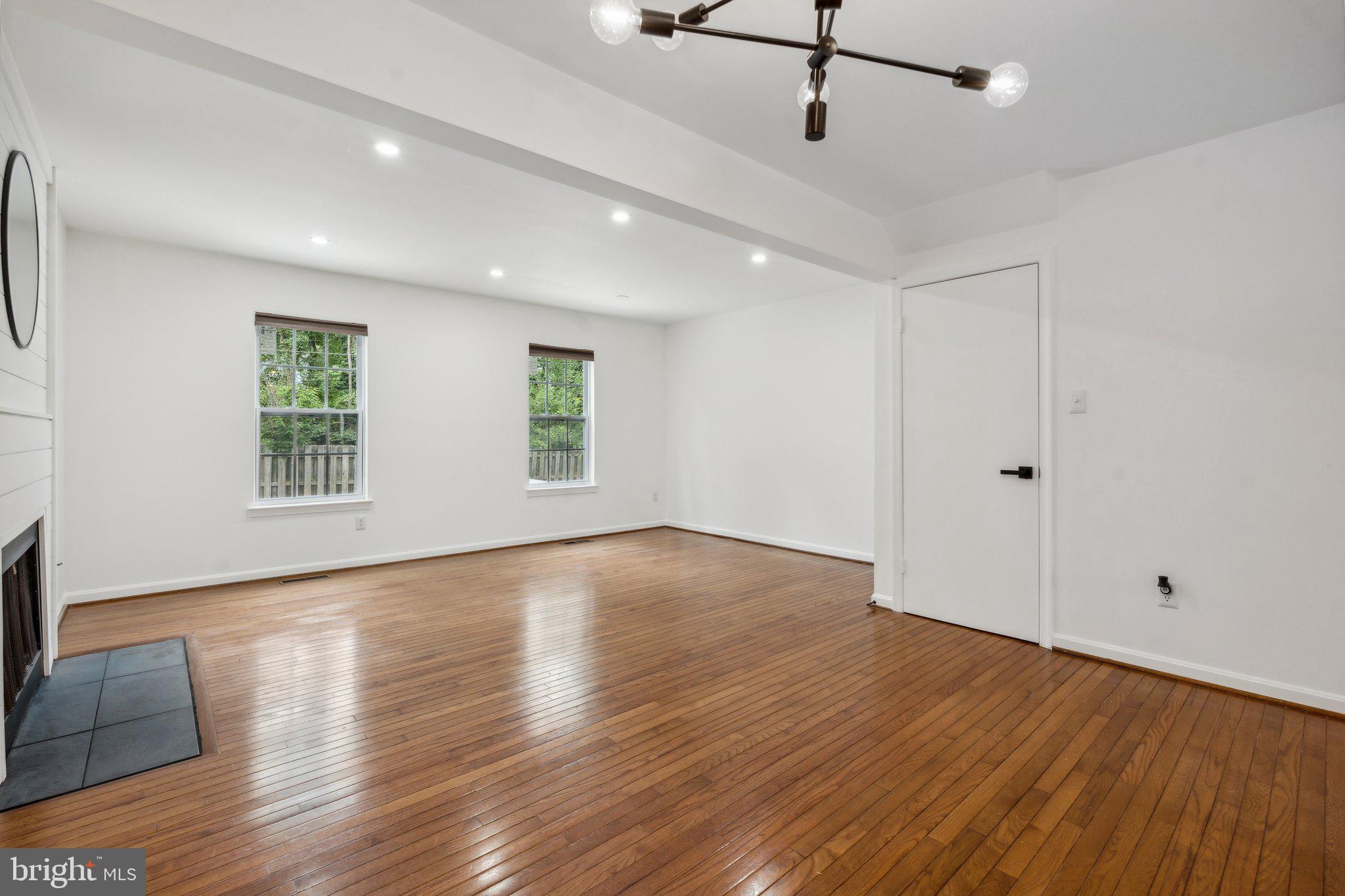 216 FAIRFIELD DRIVE
