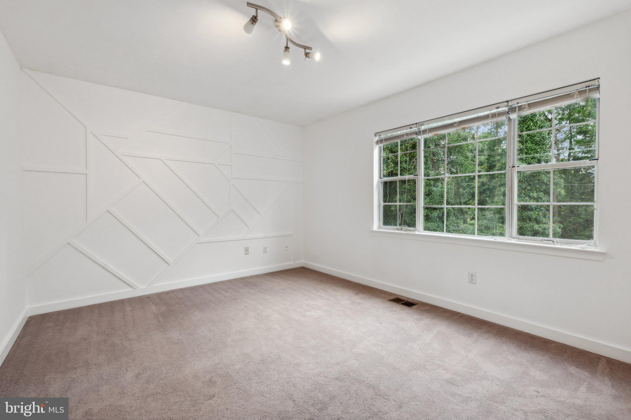 216 FAIRFIELD DRIVE