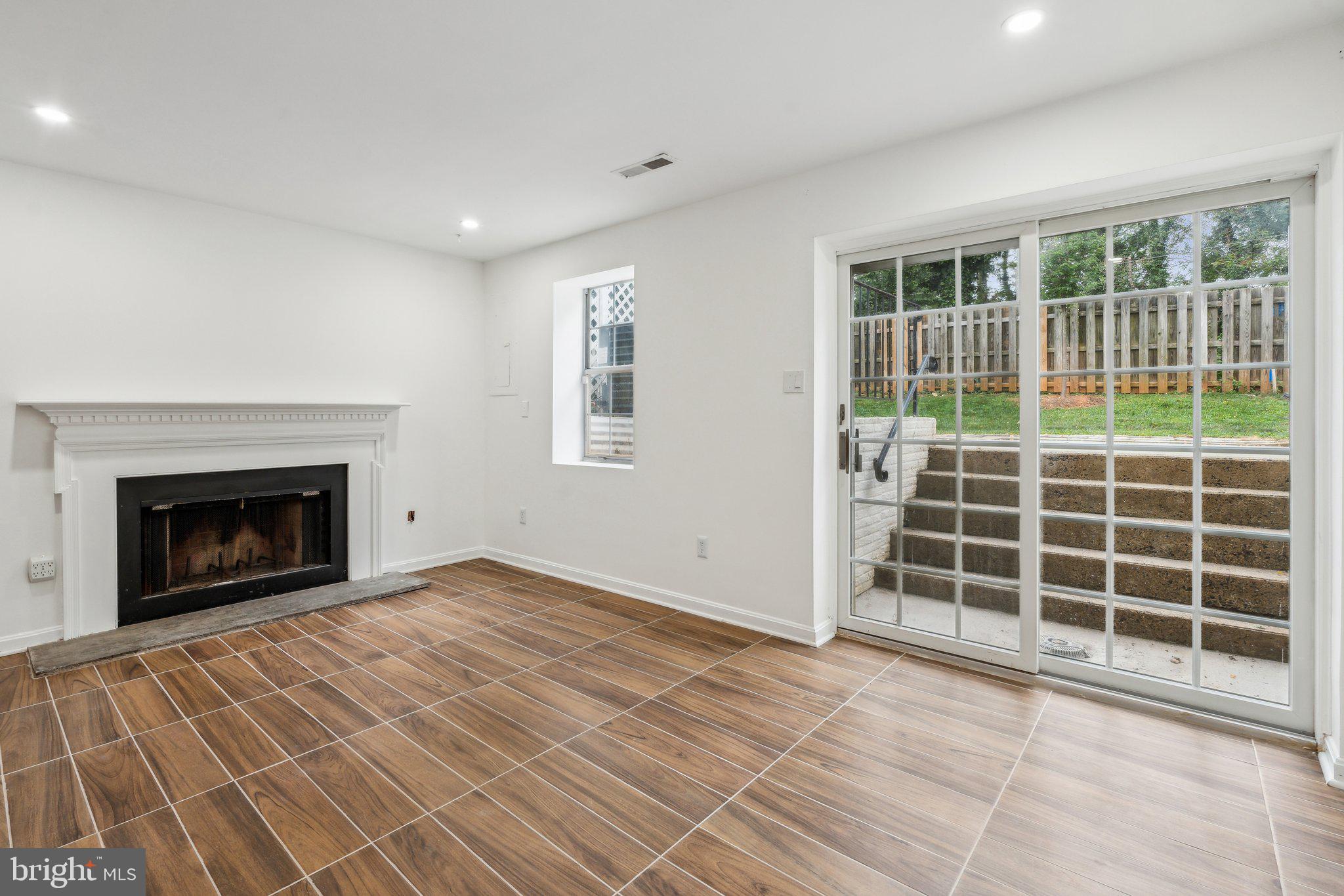216 FAIRFIELD DRIVE