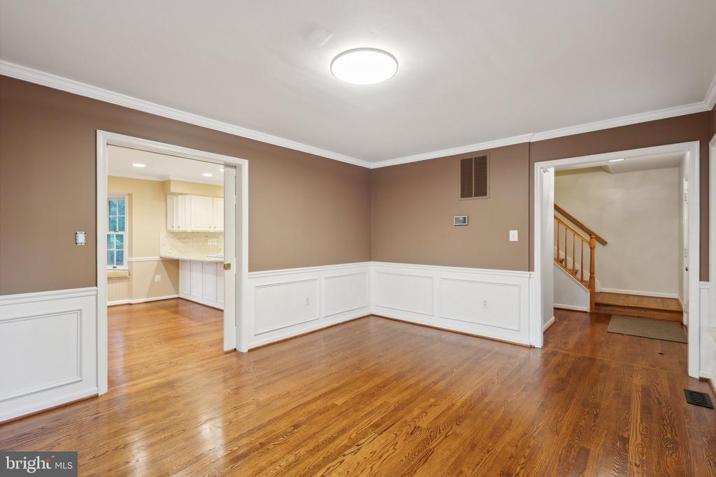 7209 WOODS EDGE COURT
