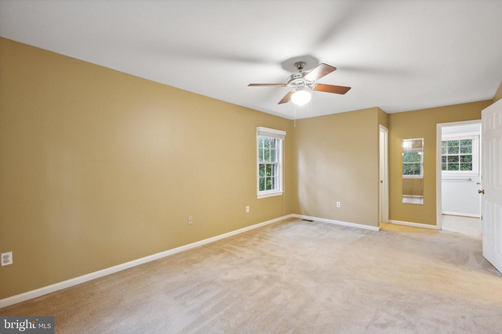 7209 WOODS EDGE COURT