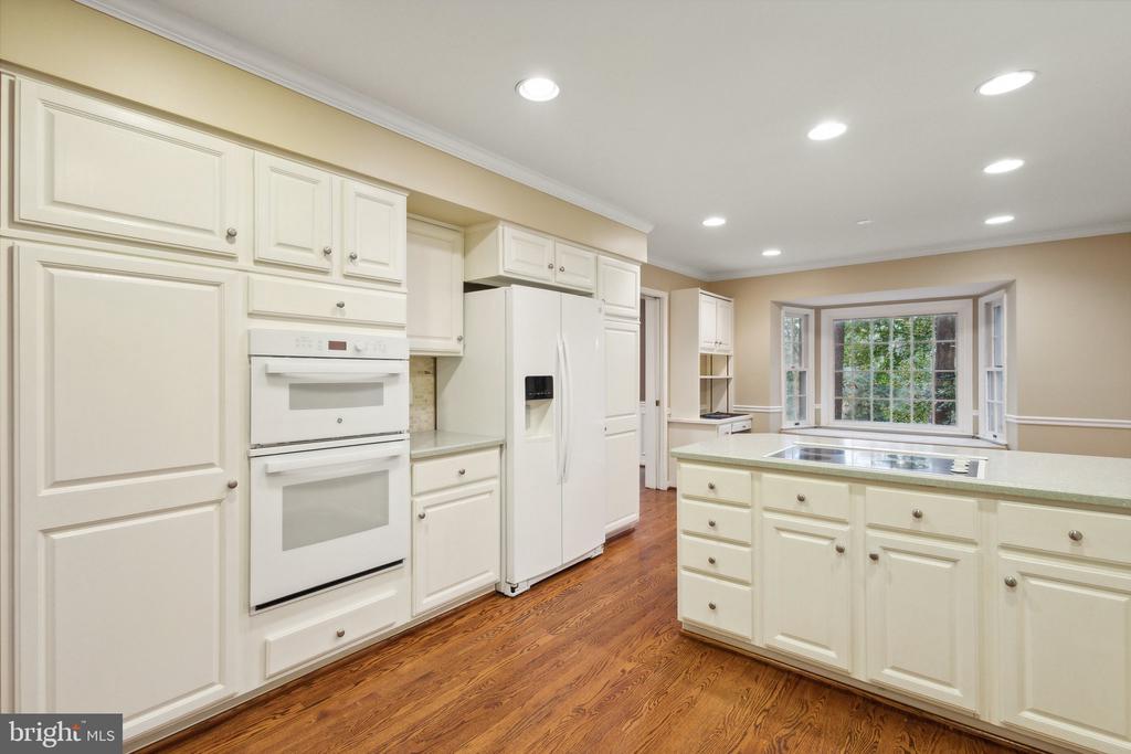 7209 WOODS EDGE COURT