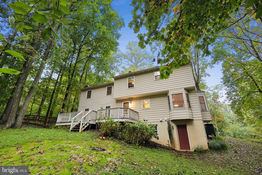 7209 WOODS EDGE COURT