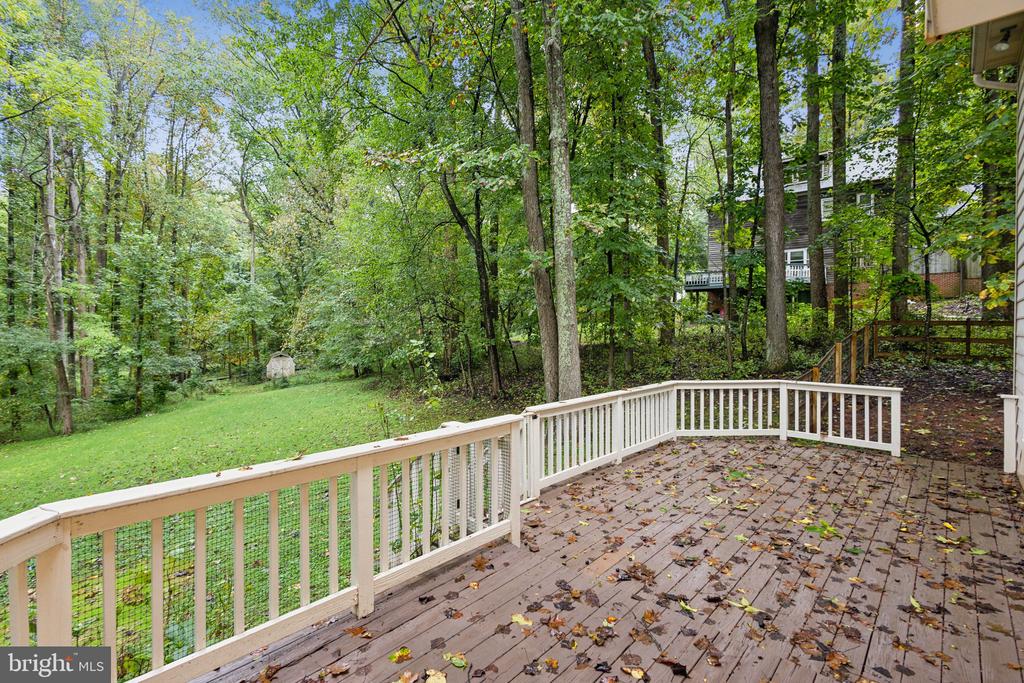 7209 WOODS EDGE COURT