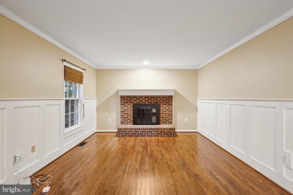 7209 WOODS EDGE COURT