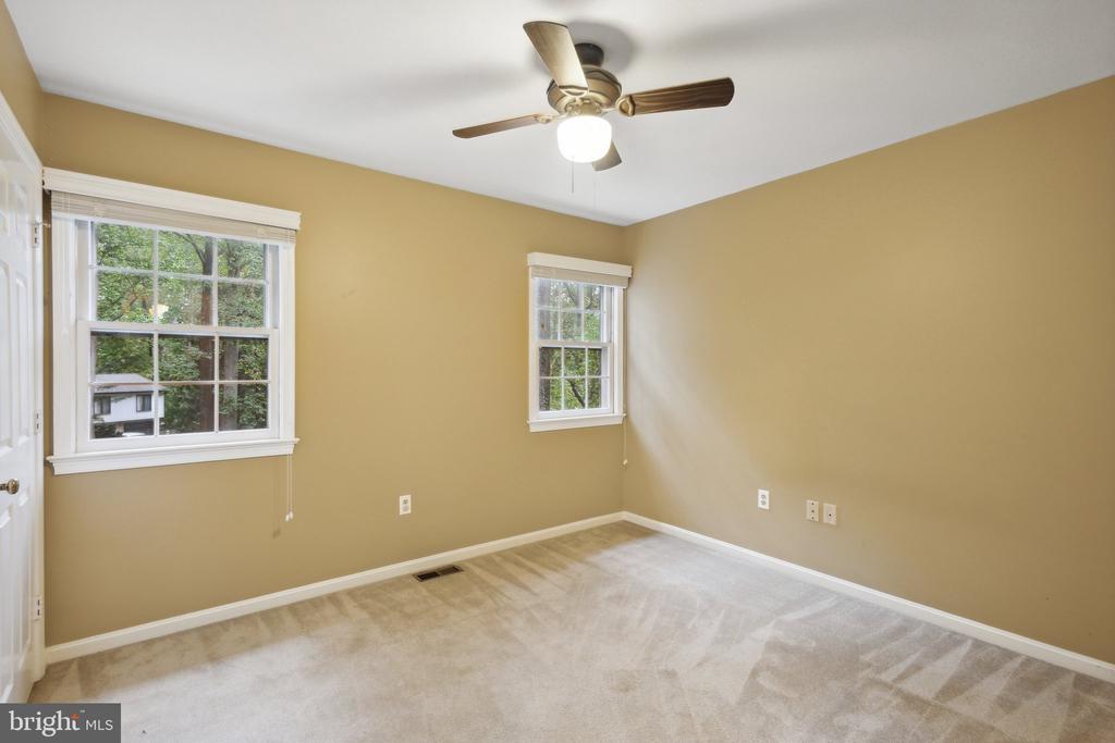 7209 WOODS EDGE COURT