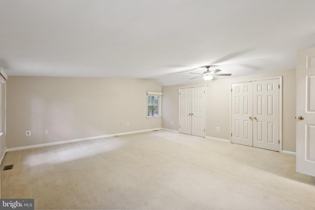 7209 WOODS EDGE COURT