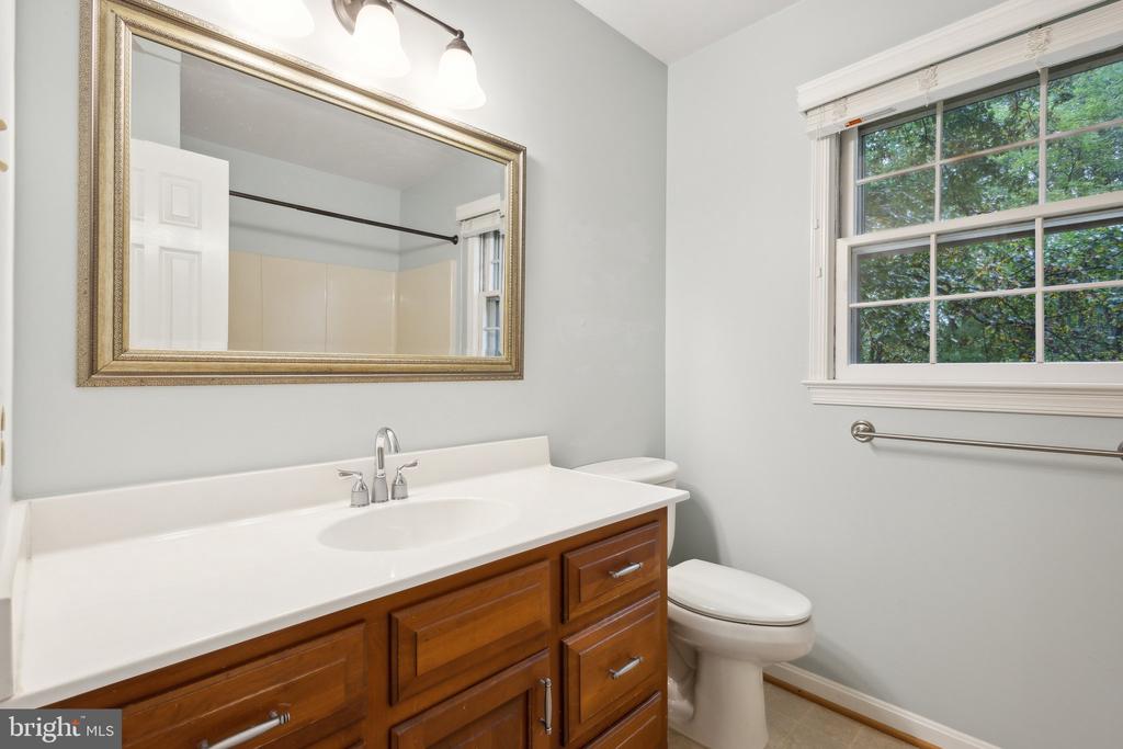 7209 WOODS EDGE COURT