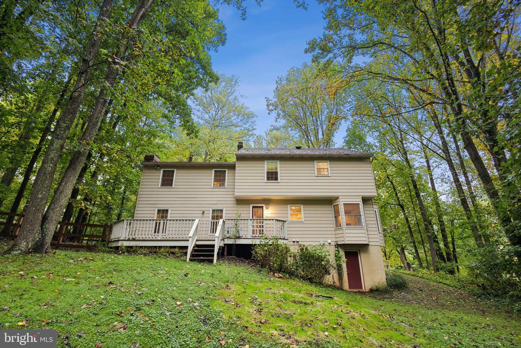 7209 WOODS EDGE COURT